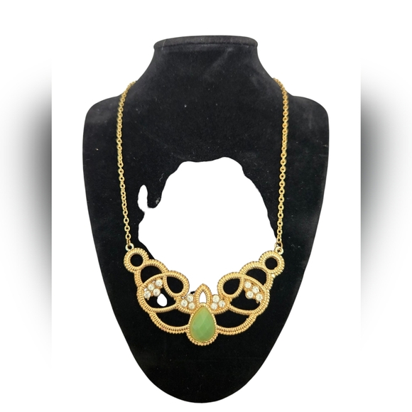 NWT Elegant Gold and Green Necklace And Earring Set - Picture 2 of 5